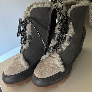 Maurice’s boots gray winter wedge boots